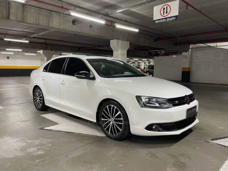 VOLKSWAGEN - JETTA - 2013/2013 - Branca - R$ 74.900,00